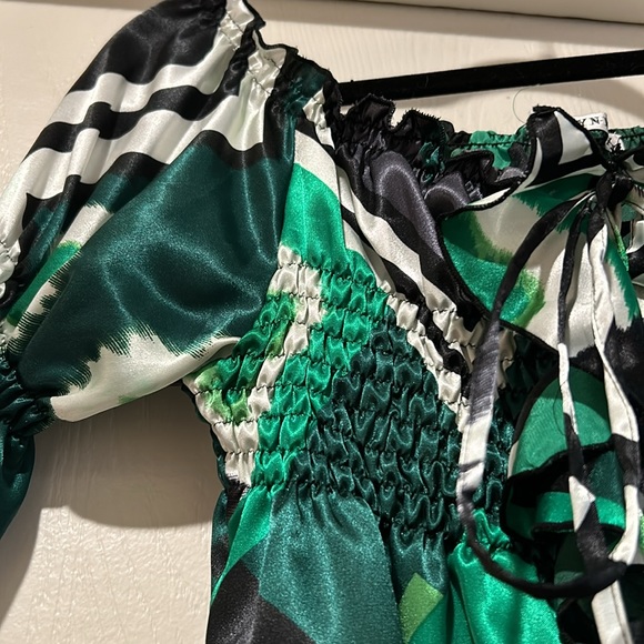 Green Long Sleeve Women’s Blouse - Picture 5 of 5